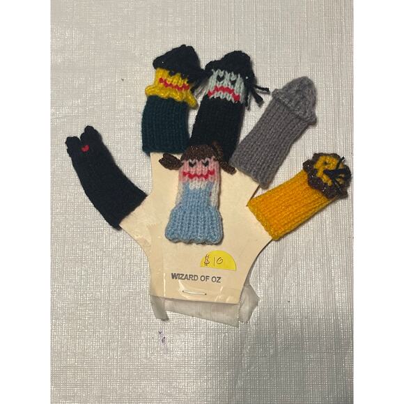 Wizard of Oz Finger Puppets – Set of 6 Characters – Kids’ Toy / Collectible - Picture 1 of 1